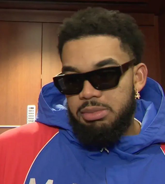 NBA杯小组赛，尼克斯140-132击败热火。
赛后尼克斯球员卡尔-安东尼-唐斯