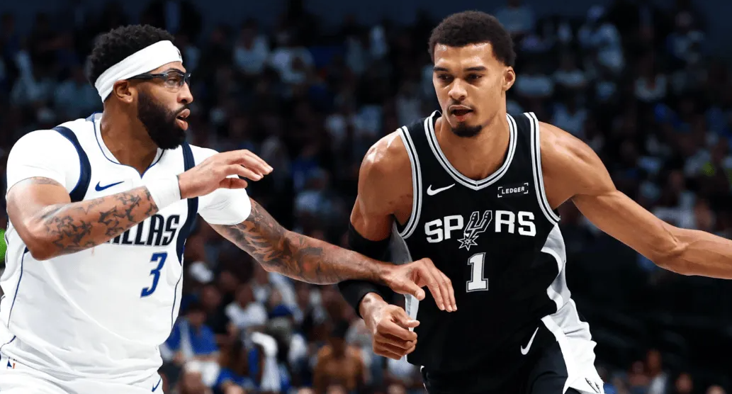 NBA常规赛，独行侠主场92-125不敌马刺。
赛后，独行侠前锋安东尼-戴维斯接