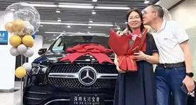 老谢“慈父”人设崩了？一口锅炸出同居瓜！郑琴甩金句：我认了这破烂世道
妈呀，这瓜