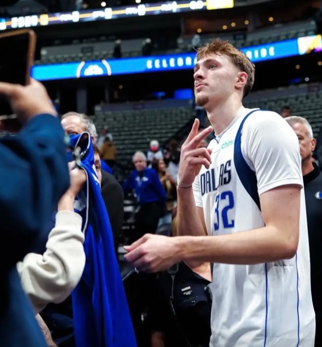 我不知道为啥独行侠对弗拉格这么严厉？
说白了，在选弗拉格的时候就已经说过他的持球