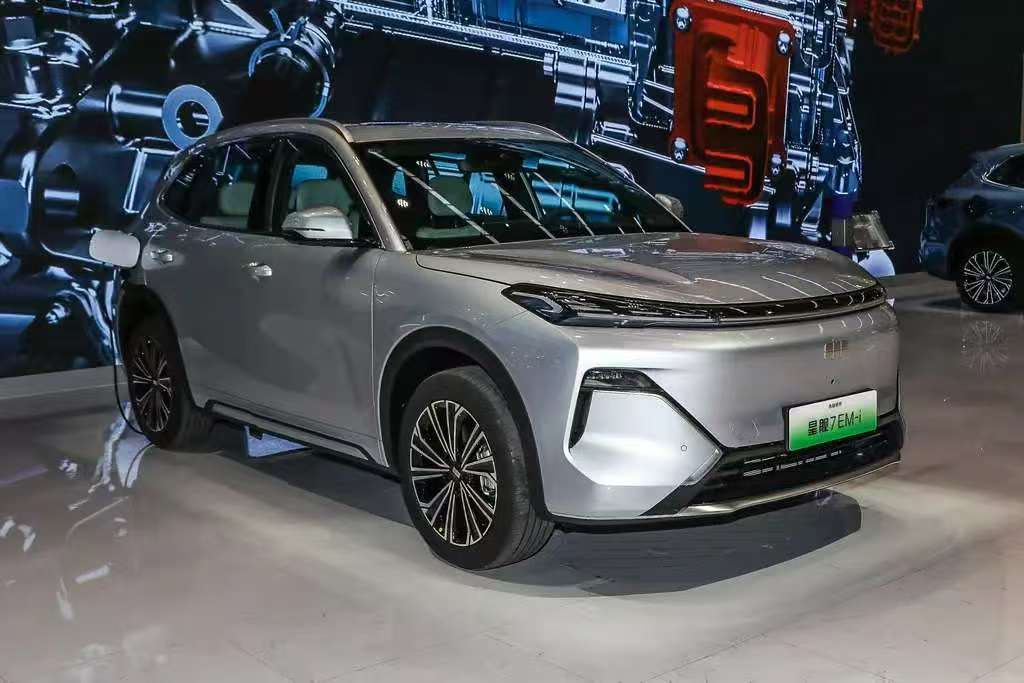 2025年各大车企的销售目标已定：
比亚迪：550万辆
奇瑞汽车：310万辆
长