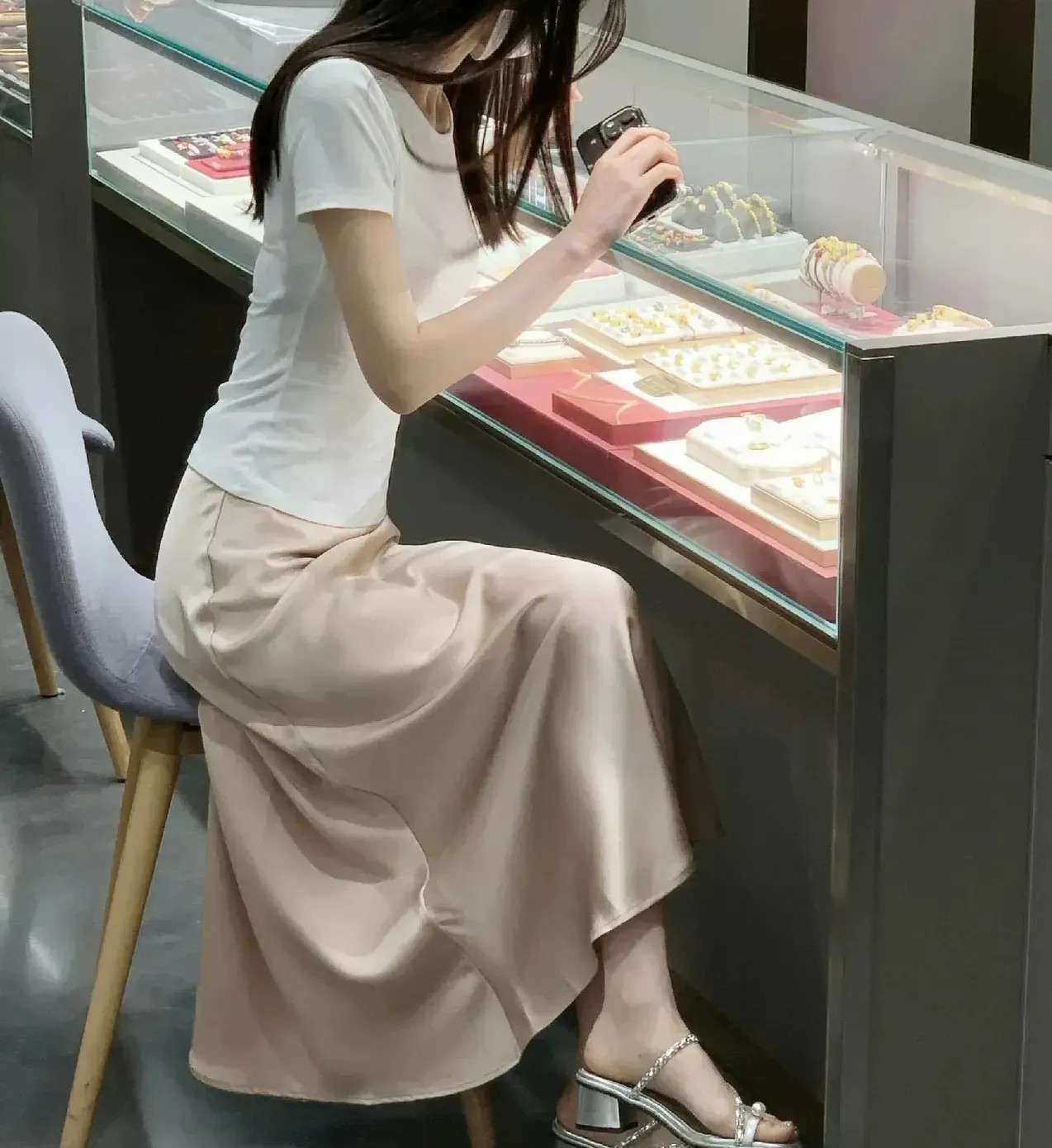 有些人不用看脸，你就知道她美得程度……