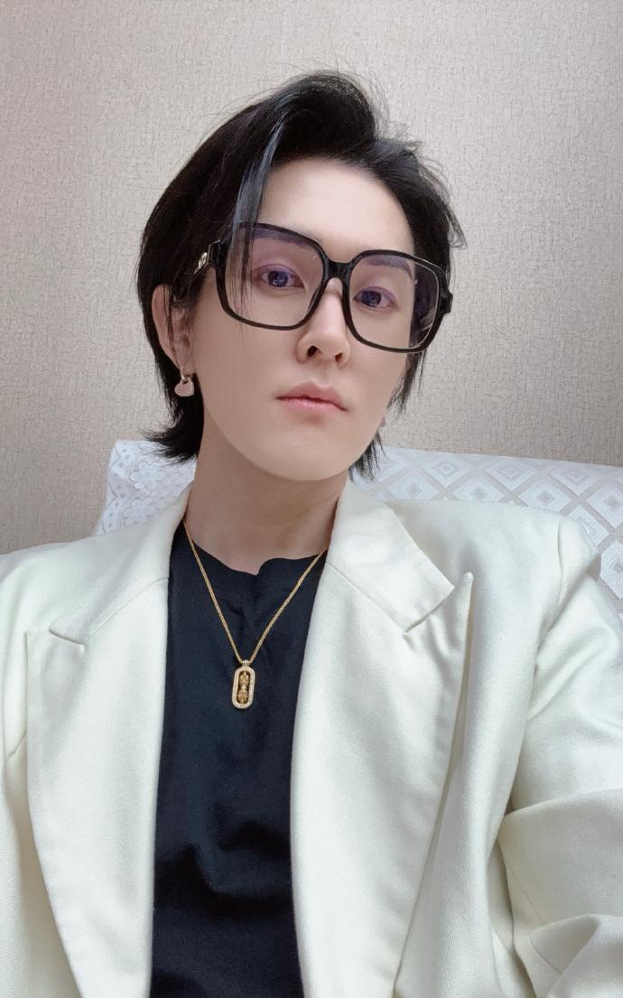拍戏受伤，算不算工伤呢？郭德纲带队在山东乐陵正在拍摄《绝顶富贵》。花魁关九海晒出