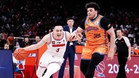 抛开胜负不谈，今晚广东队问题依然巨大
①我看球这么久，还没见过前场篮板能与后场篮