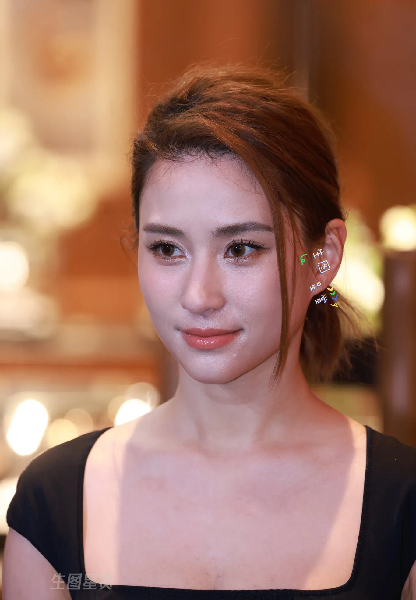 赌王千金何超莲美貌依旧











天呐！大家看看这是谁？没错，就是赌