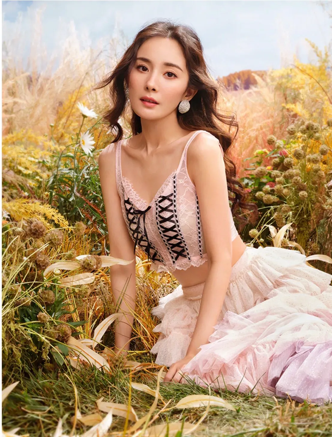 突然有点理解刘恺威了
不管是脸还是身材，杨幂哪里都好
但是她有一个缺点，那就是她