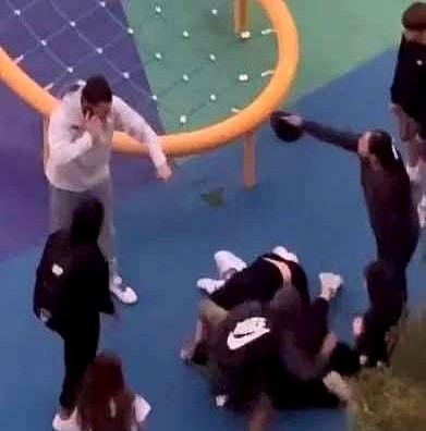 悉尼华人被揍警方抓了7个少年





最近悉尼东区发生了件让人心惊肉跳的事：一