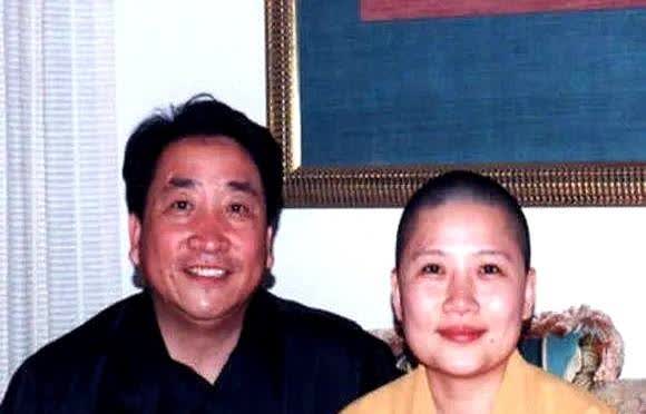 2000年姜昆在国外偶遇已经出家的李娜，出于好奇他问对方：“你到底为什么出家？”