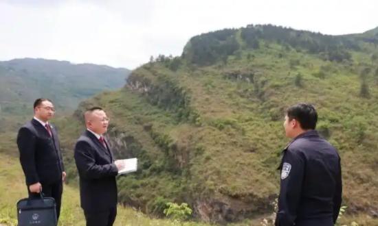 “太荒唐了！”贵州黔西南，一起看似意外的车祸背后，隐藏着令人震惊的真相。



