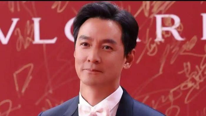 吴彦祖怒斥飞机女乘客！“高空文明”该谁来监管？