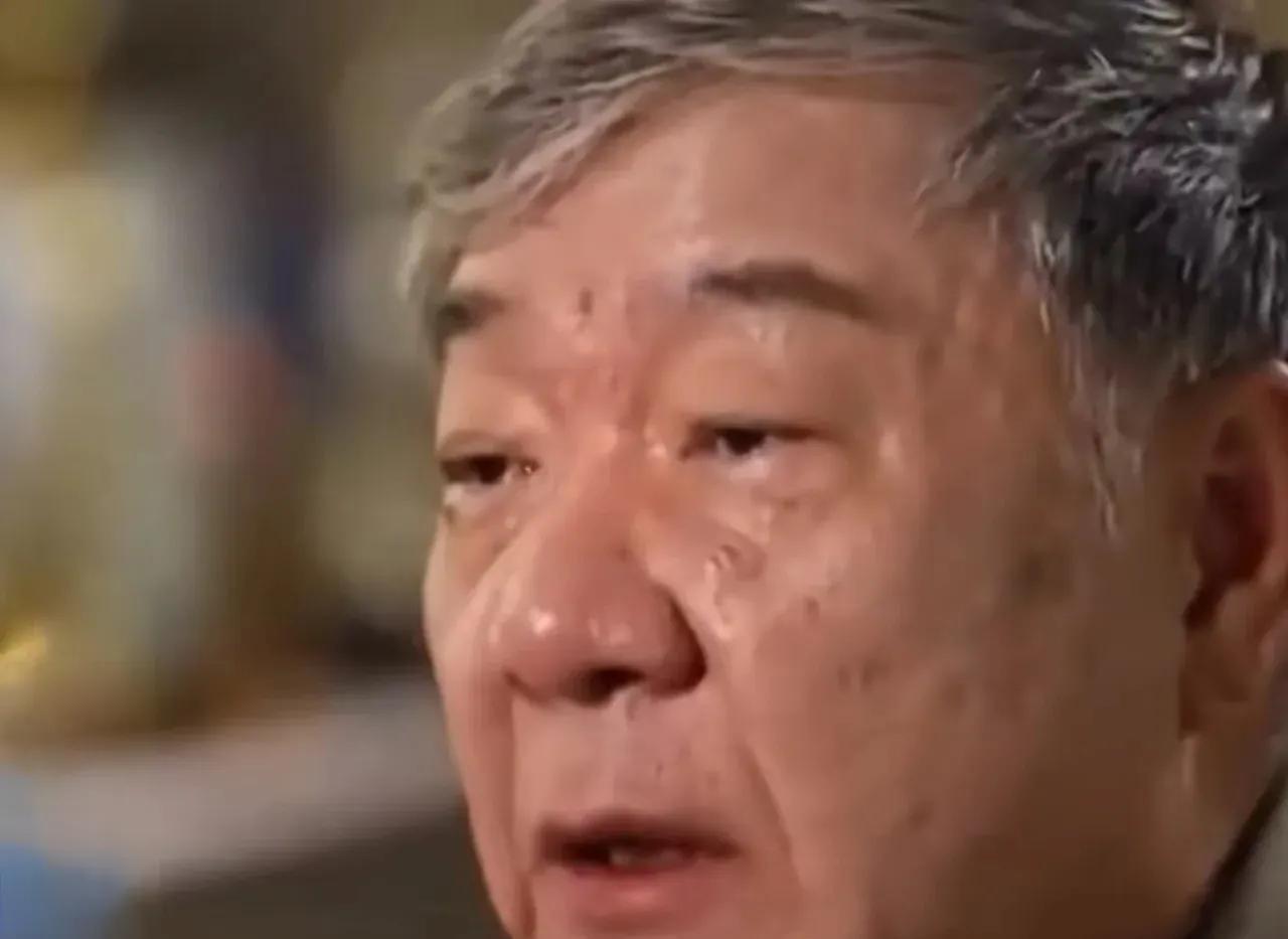 我最喜欢的一个导演是郑晓龙！我正在天天追剧的《藏海传》是他执导的，我曾看过的电视
