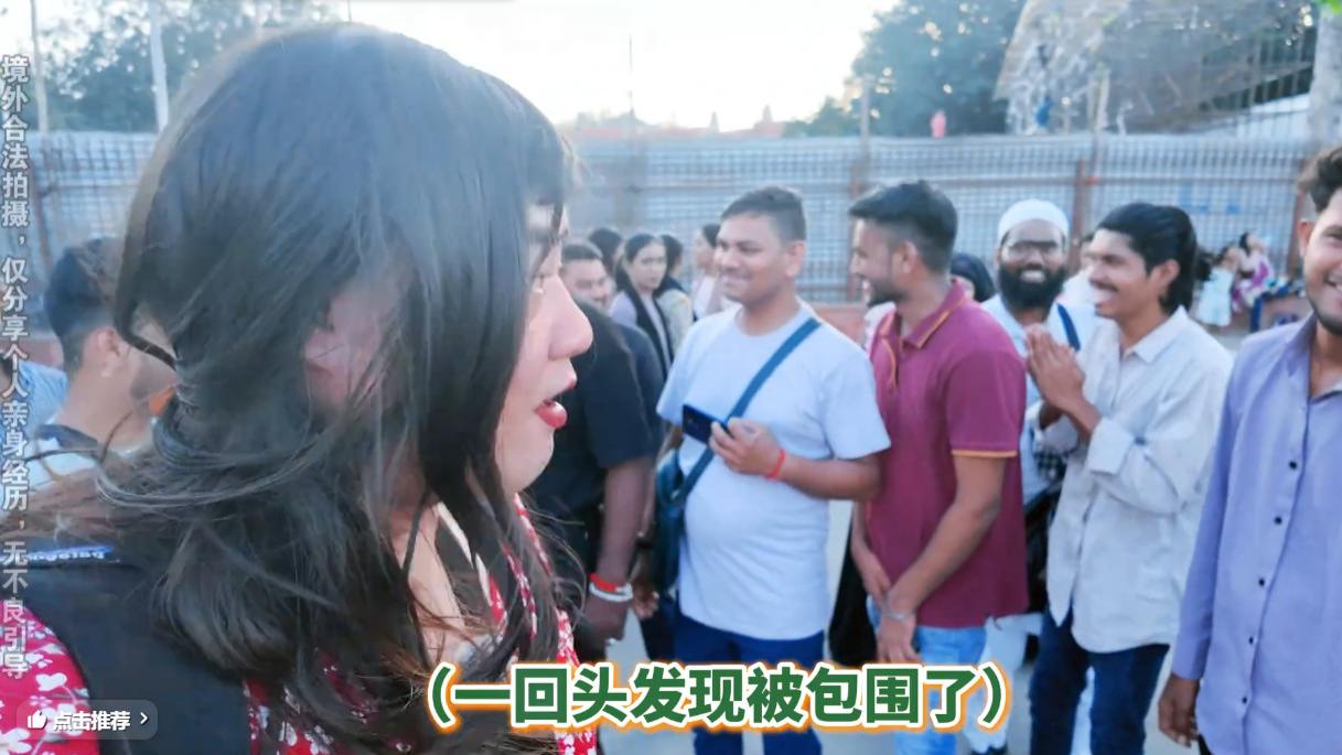 中国小伙挑战在印度男扮女装，场面一发不可收拾，太勇敢了！