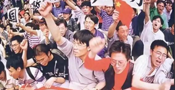 南斯拉夫大使馆的仇终于报了！25年前，美国靠卫星定位技术霸权轰炸我们大使馆，25