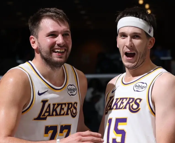 今日圣诞大战，湖人将于9点对阵火箭。
湖人球员卢卡-东契奇在圣诞节致信奥斯汀-里