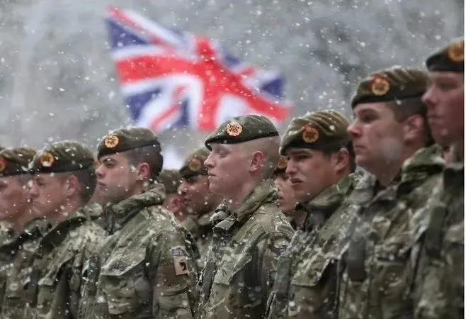 英国首相斯塔默提出，他计划向乌克兰派遣超过一万名士兵。并且他还表示，这项计划已经