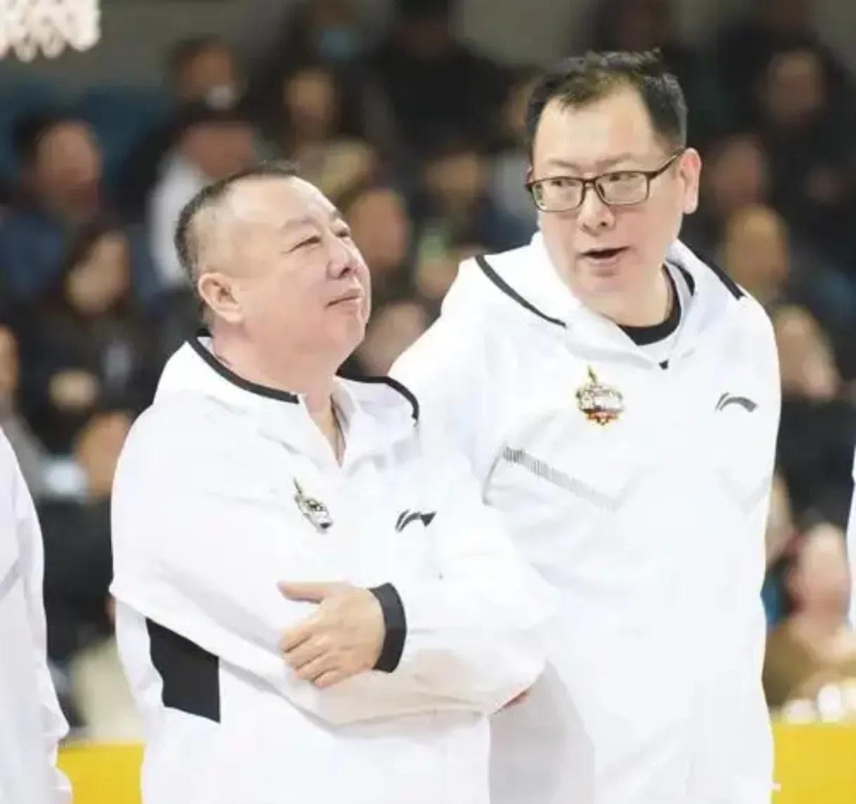 辽宁男篮三十年教练席的旋转门转速堪比球员更衣室，这哪是建队哲学分明是职场真人秀。