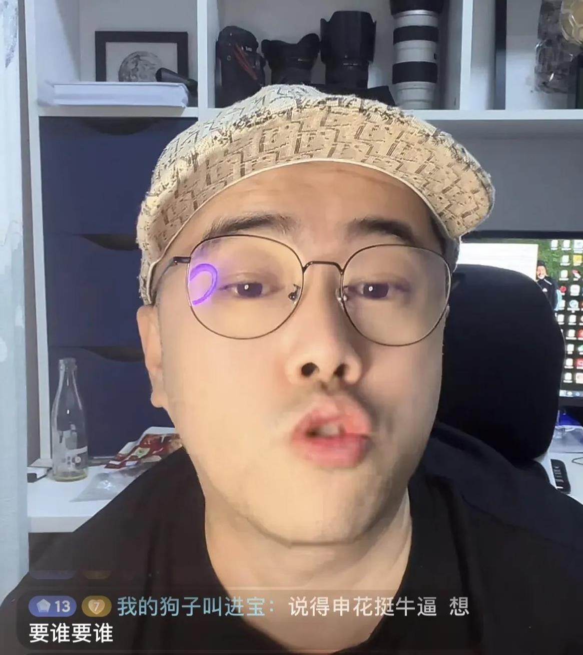 徐江爆猛料说前国脚荣昊商业头脑惊人，年薪曾超千万。
这不禁让人想起荣昊的足球生涯