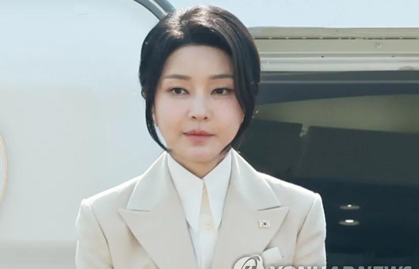 这下彻底完了！韩国前总统尹锡悦夫人金建希因论文问题被解除硕士学位！
淑明女子大学