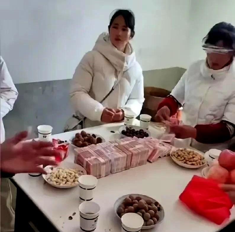 万万没想到：
江西九江一男子上门提亲，女方父母要38.8万彩礼。
男子好不容易凑