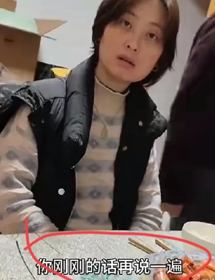 上海一对夫妇与青春期的儿子爆发冲突，孩子一气之下曝光了父母，从视频开始，儿子语气