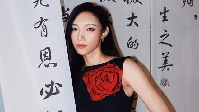爆了！吴京5亿巨制突遭核爆！那尔那茜被光速除名，67%观众怒吼：换人重拍！ 这哪是拍戏？简直是给资本