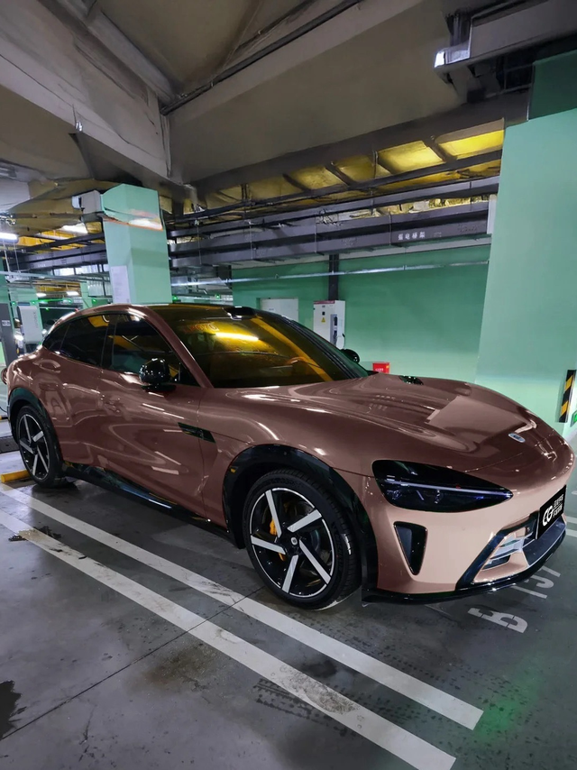 这款是小米YU7什么配色？
这款是小米YU7什么配色？感觉看起来好有质感，比那绿