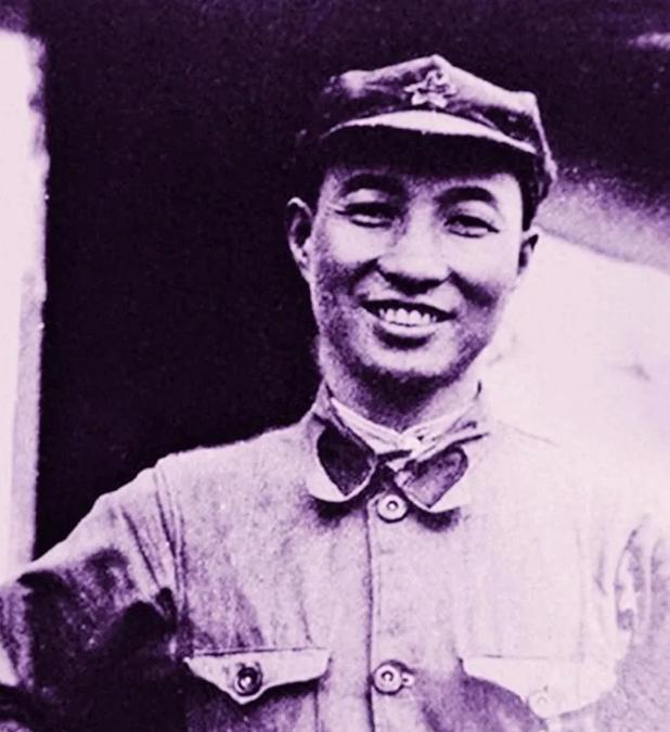 [太阳]1932年，右腿负伤的陈赓秘密来到鲁迅家中二人促膝长谈，没想到陈赓离开后