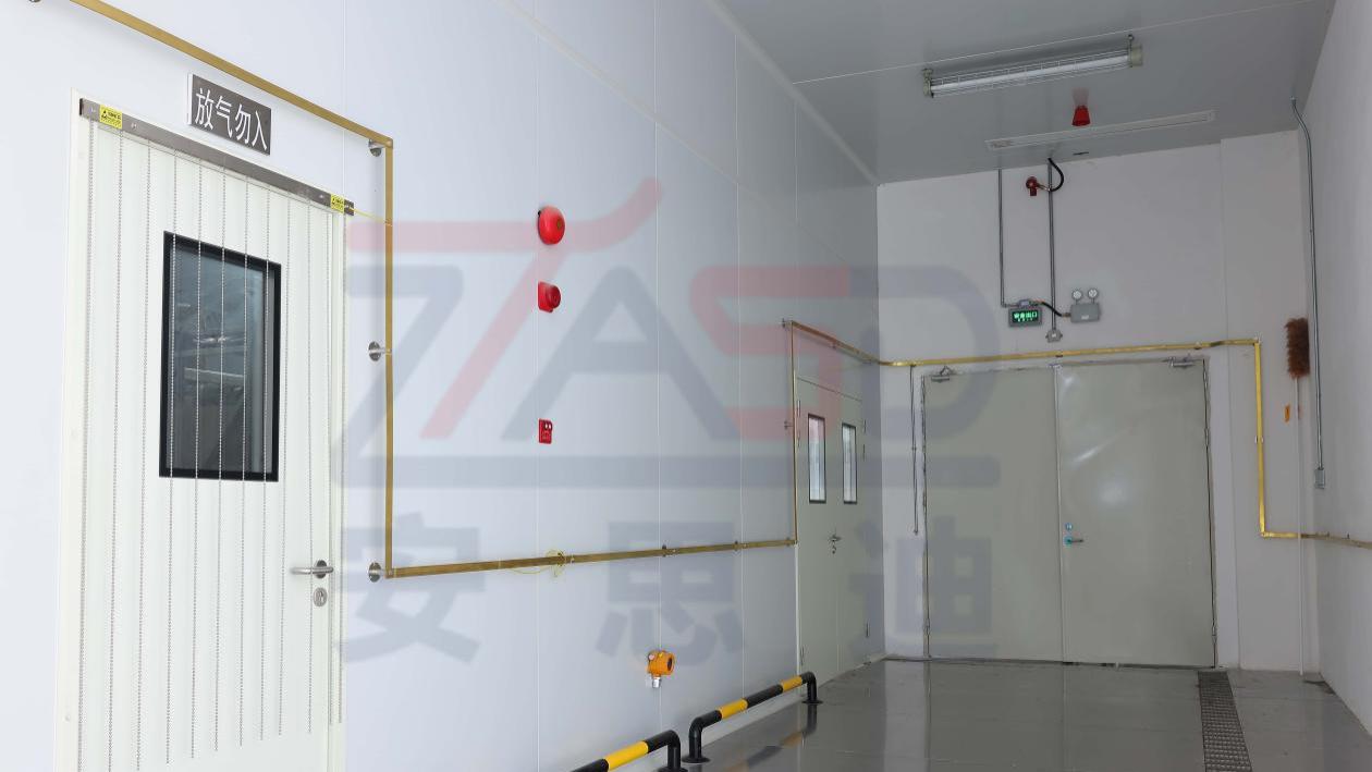 涂布车间静电太烦人？304不锈钢导静电门帘来帮忙