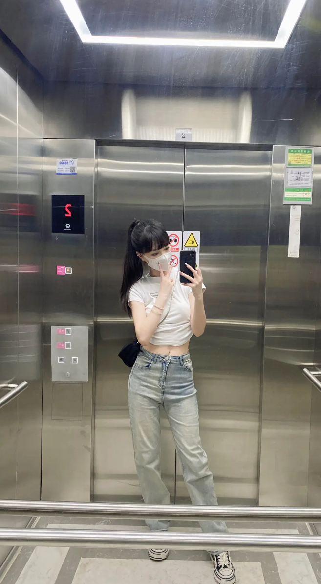公司里的人都休息了，就我还要去加班！