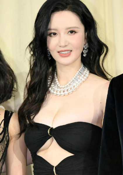 张萌穿套衣服的心机一直没明白 ​​​