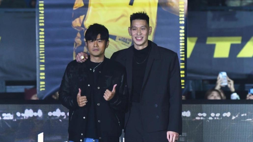 排面！周杰伦出席林书豪球衣退役仪式，周董：去新西兰球迷追星他我帮忙拍照！