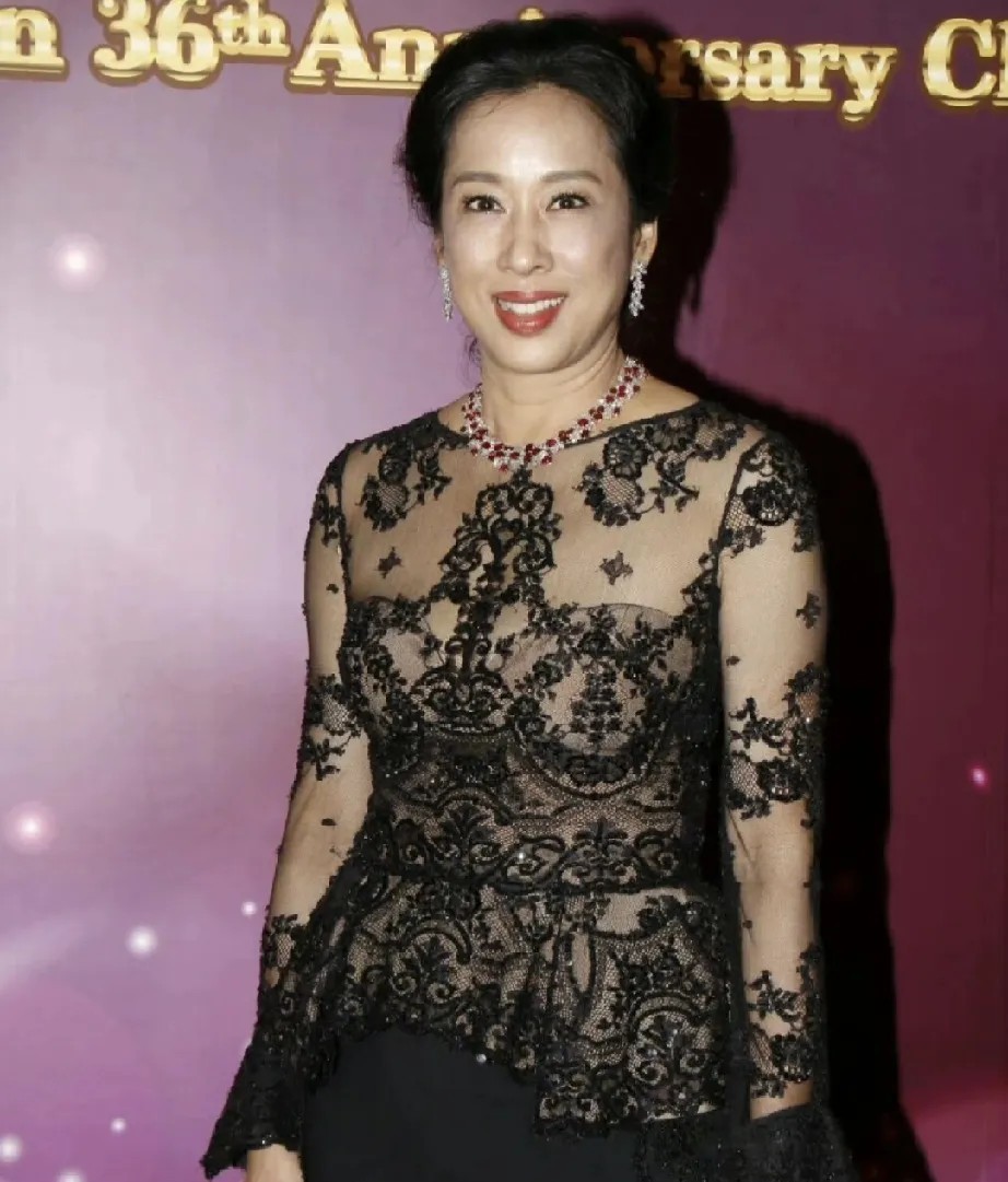 朱玲玲估计要睡不着了
不是霍启仁成家了太激动
也不是娶回来的儿媳不满意

而