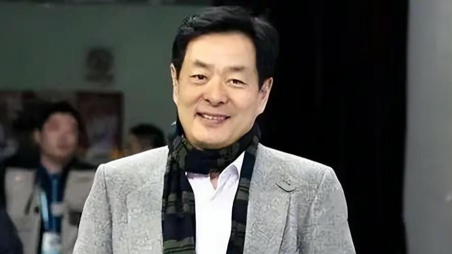 濮方大婚，婚礼上濮存昕送给女儿一套灭火器，这是为何？