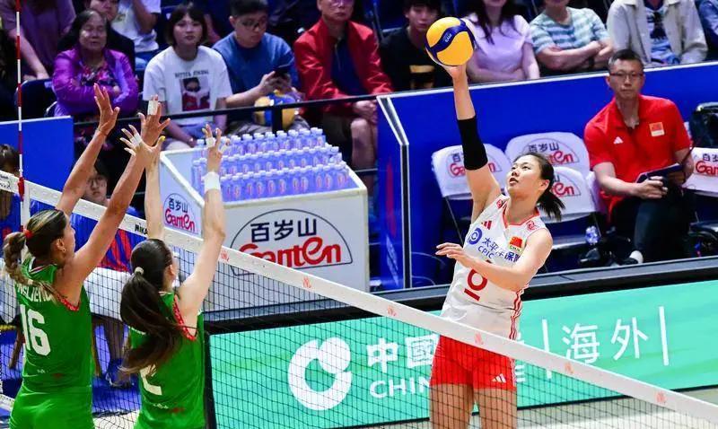 再次成长的代价：中国女排险胜保加利亚
       在昨晚的VNL香港站比赛中，