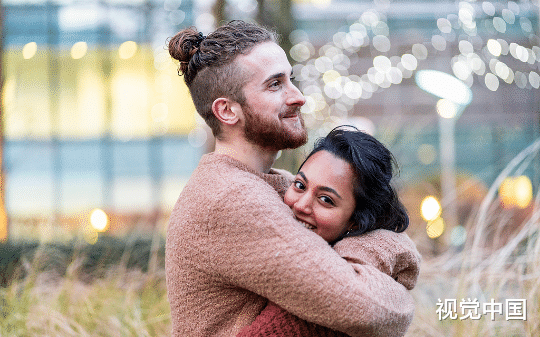 拆弹专家男友怒斥被炸的人该死，殊不知那是他亲妈