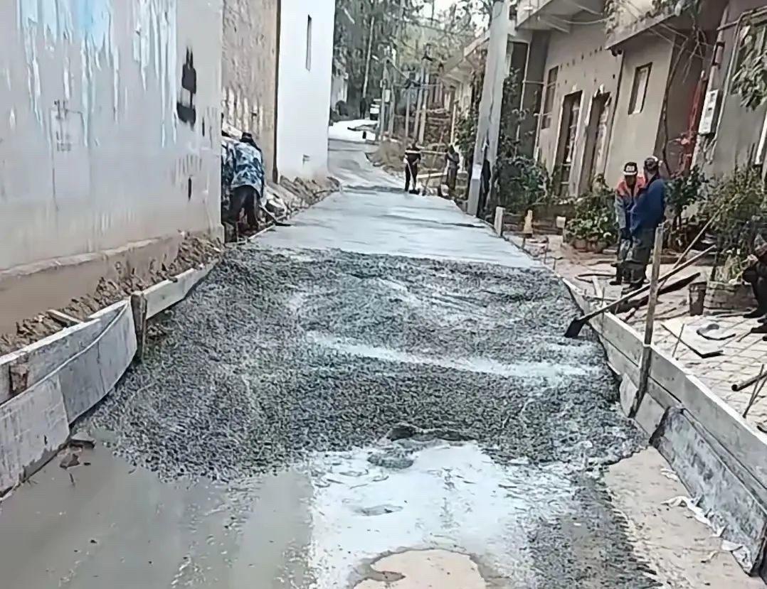 见过这么修路的吗，什么村才配的上这样的工程