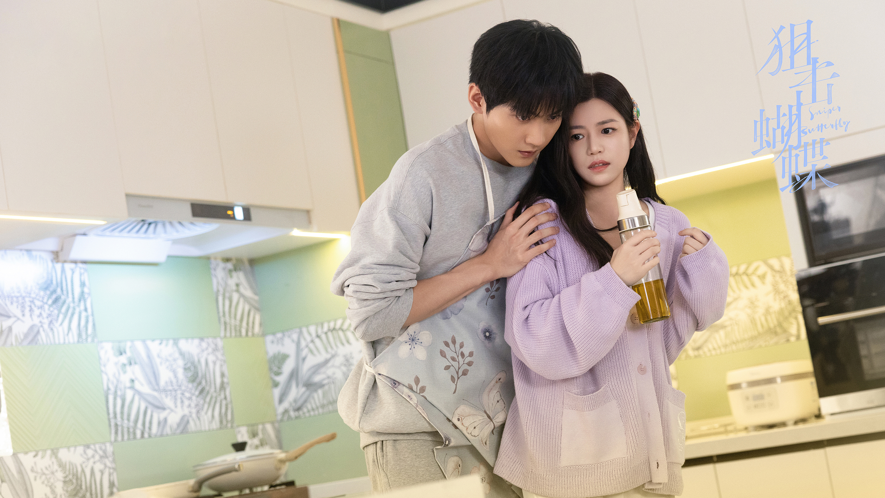 我甚至比李雾，更早爱上岑矜。
别的偶像剧，搞不懂男女主，怎么就爱的天昏地暗了。