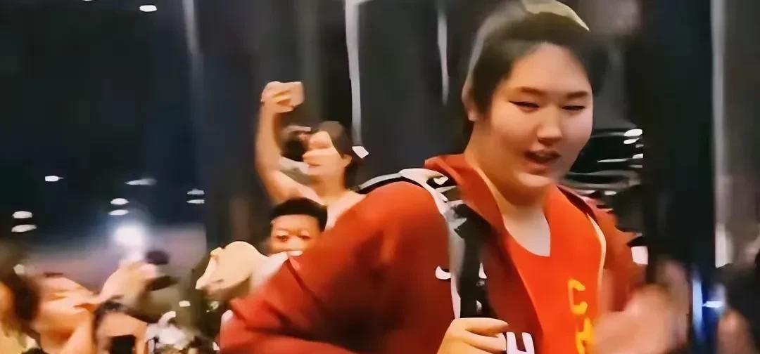 女篮成年组首秀今晚引爆！张子宇不是打U19，对决日本正赛开打！
就今晚7点半，成