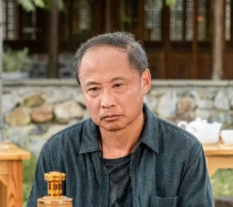 《我的后半生》里刘丽娜父亲非要回家买墓地这个情节刚开始看的时候有点无语。因为这不