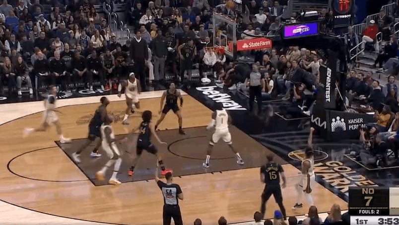 库明加抢到前板强起双手暴扣，勇士13-7领先鹈鹕