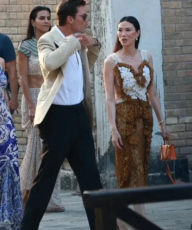 我觉得邓文迪一直看起来很土[害羞]