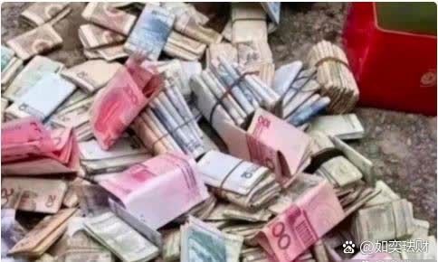 浙江温州的刘女士在家中大扫除之际，于丈夫衣柜里发现了50万现金