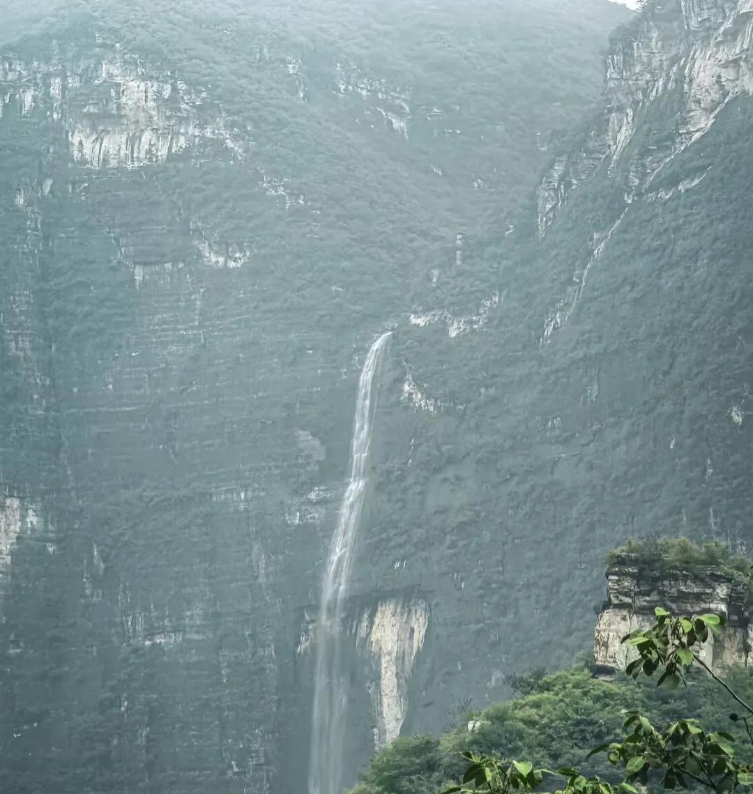 暴雨过后，房山圣水峪村，瀑布很壮观！