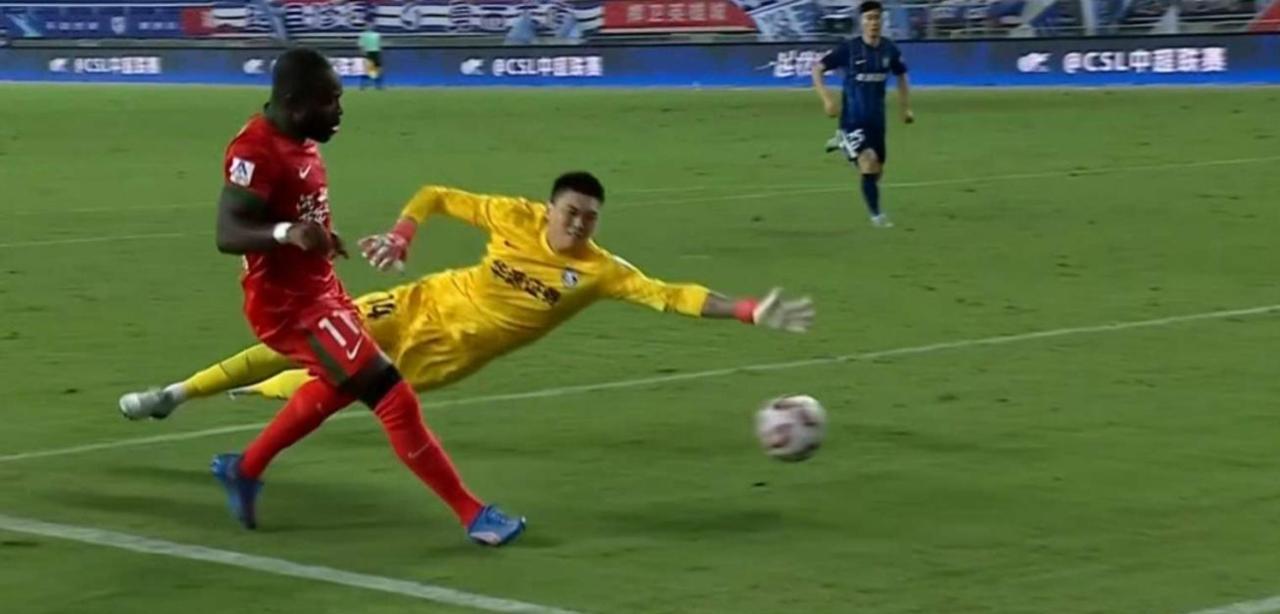 5-2！河南队大胜武汉三镇！照这状态足协杯冠军没跑了！
今晚中超联赛第25轮率先
