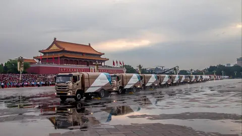 比亚迪第零方阵集结完毕 纯电动环卫车三度护航“大阅兵”