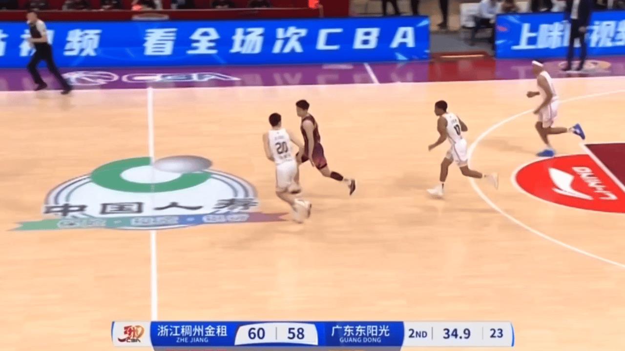 伯克这个三分球，垫定胜局，千金难买！
杜锋似乎依然在演练阵容，排兵布阵依然不按套