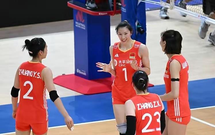 中国女排吴梦洁/稳坐头把交椅
庄宇珊强势入三甲
随着女排世联赛总决赛落幕
最终的