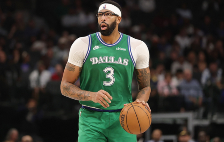 18场缺席真相曝光！浓眉加盟独行侠后两次重伤，体重问题成夺冠最大隐患