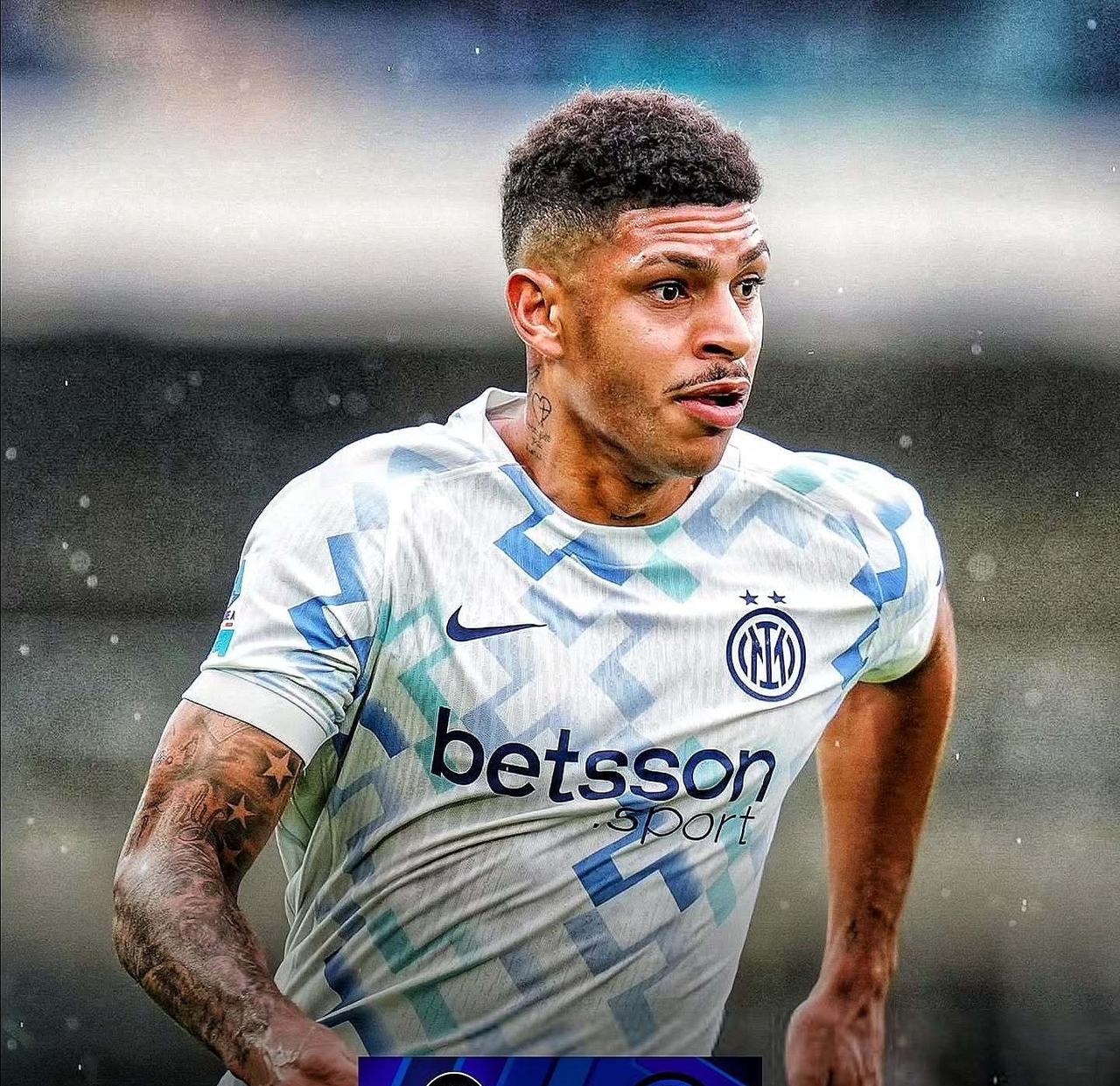 比赛日信息：比萨vs国际米兰
比赛性质：意甲联赛第13轮
比赛时间：北京时间今晚