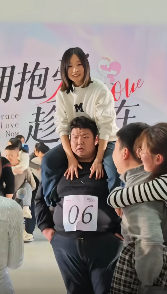 稳重体贴入微   还可以举高高